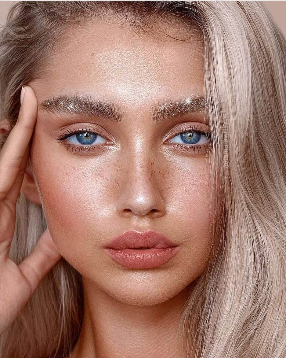 Макияж на новый год 2021: модный макияж, идеи для фотосессии и новые тренды Макияж на новый год 2021: модный макияж, идеи для фотосессии и новые тренды