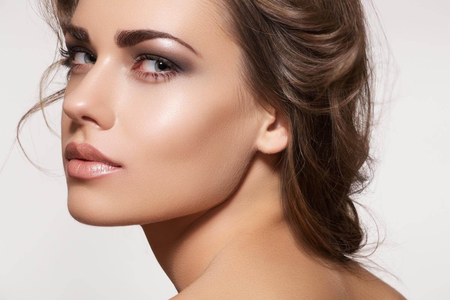 Макияж на новый год 2021: модный макияж, идеи для фотосессии и новые тренды Макияж на новый год 2021: модный макияж, идеи для фотосессии и новые тренды