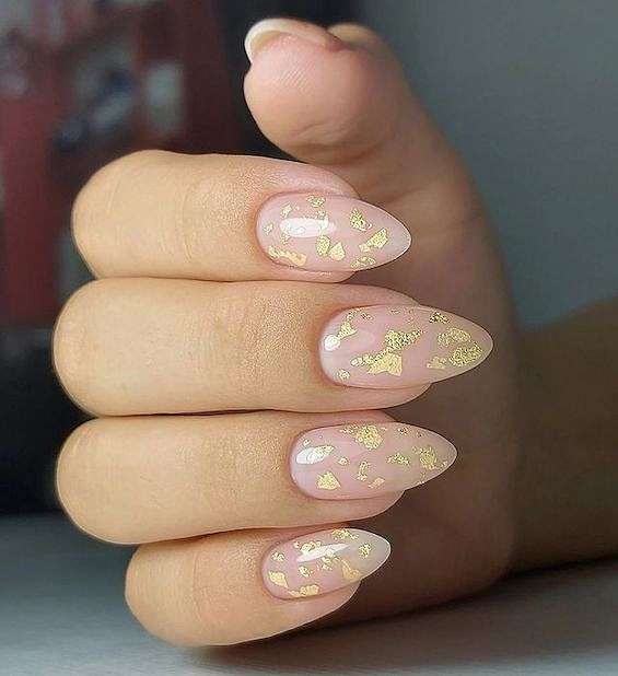 Стильный золотой маникюр: лучшие идеи дизайна 2022-2023 фото №60 Стильный золотой маникюр: лучшие идеи дизайна 2022-2023 фото №60