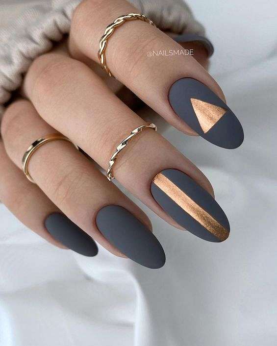 Стильный золотой маникюр: лучшие идеи дизайна 2022-2023 фото №63 Стильный золотой маникюр: лучшие идеи дизайна 2022-2023 фото №63