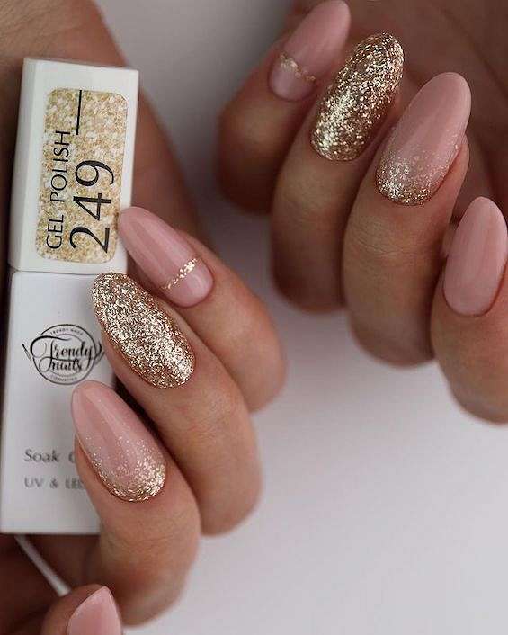 Стильный золотой маникюр: лучшие идеи дизайна 2022-2023 фото №53 Стильный золотой маникюр: лучшие идеи дизайна 2022-2023 фото №53