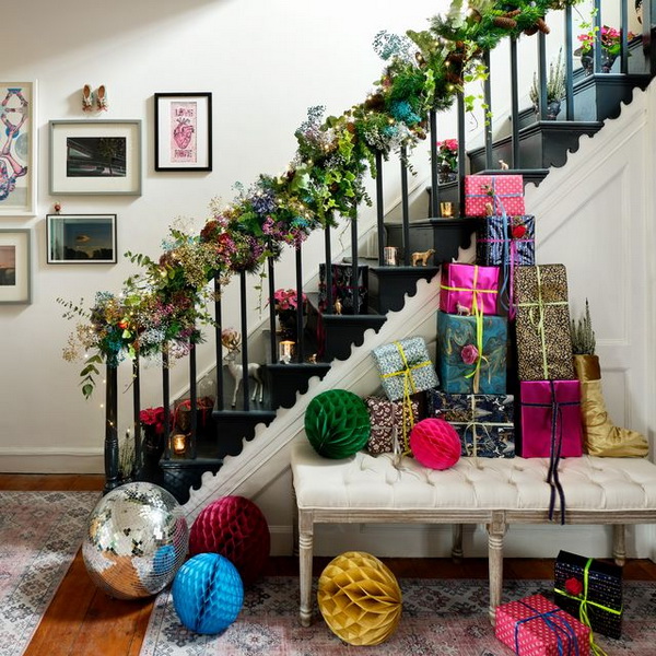 Украшение перил травами и цветами