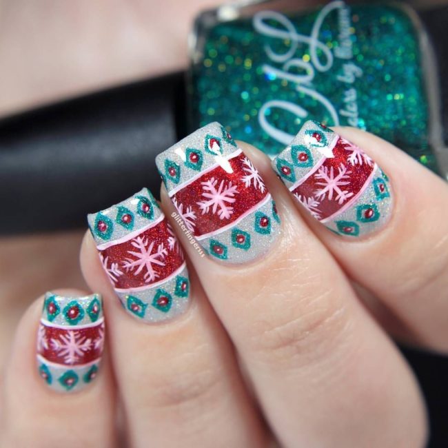 Идей маникюра на Новый год 2023 на короткие, длинные ногти