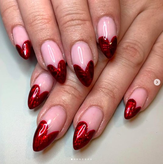 ногти с французским сердечком