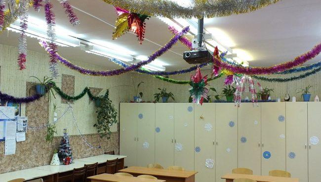 раздевалка в школе на Новый год