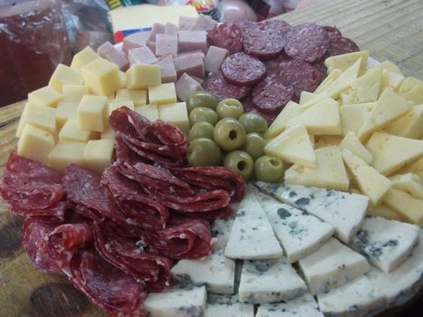 Удивляем гостей красивой нарезкой - фото идеи нарезки на праздничный стол