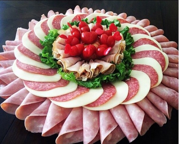 Удивляем гостей красивой нарезкой - фото идеи нарезки на праздничный стол