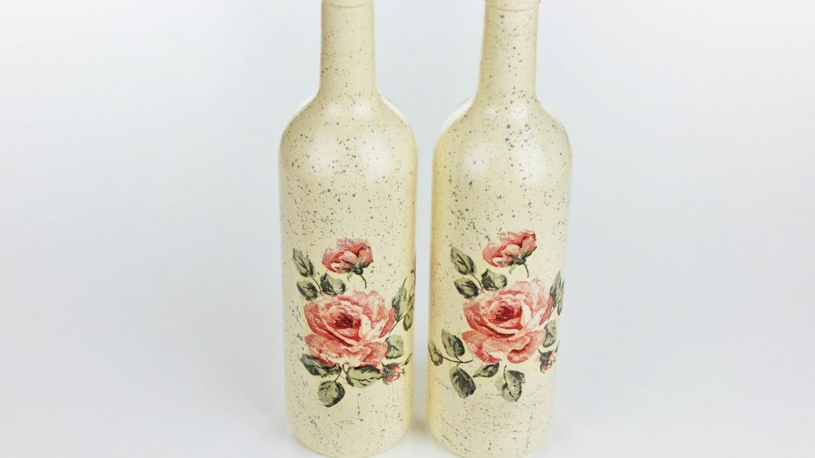 Декупаж бутылки узором с розами