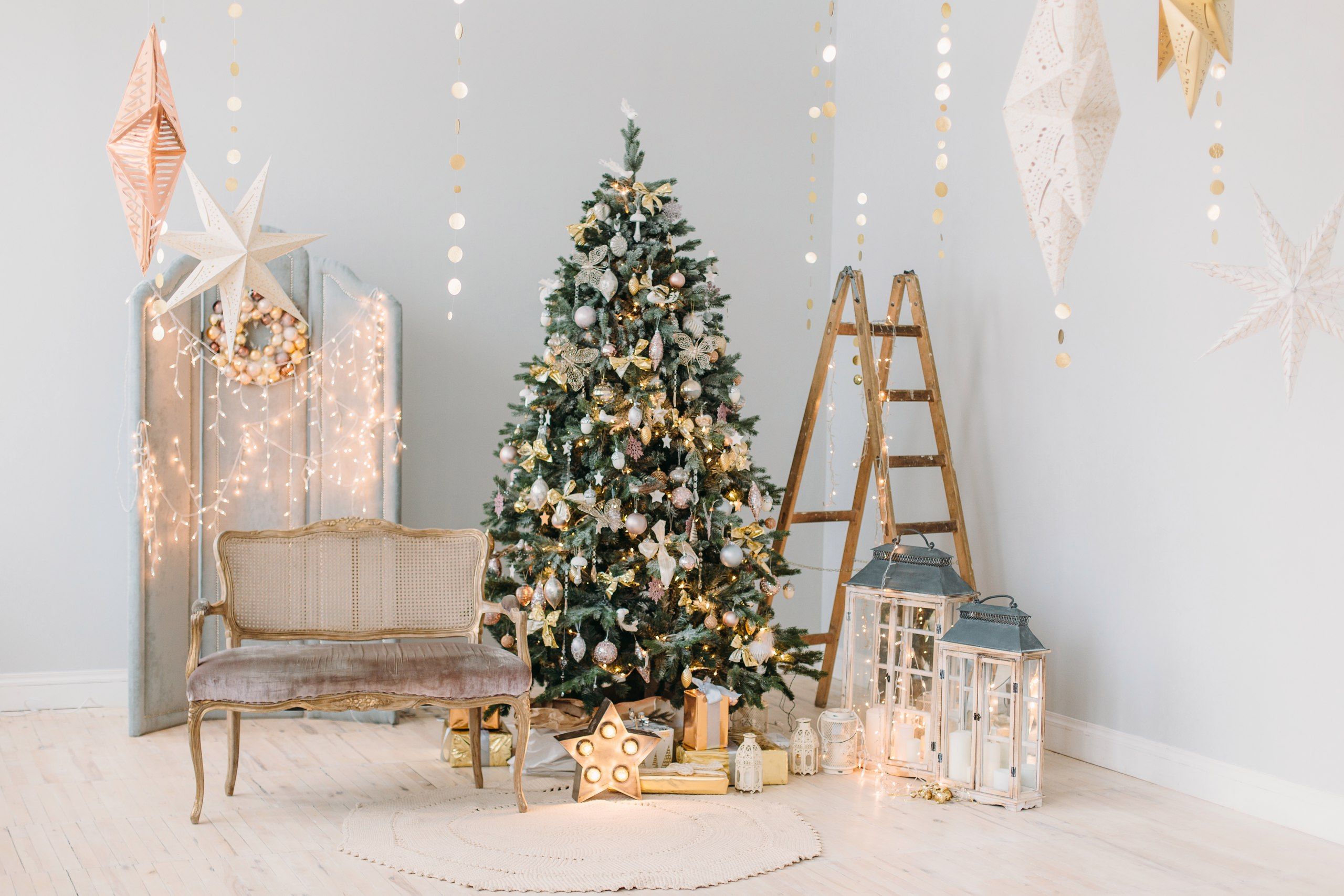 100 идей как нарядить ёлку в 2023 году: модные тренды