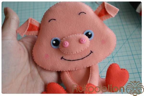 Поделки своими руками на Новый год 2019 в виде символа года Свиньи 112 этап