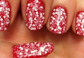 Красный маникюр с блестками и стразами — фото 11