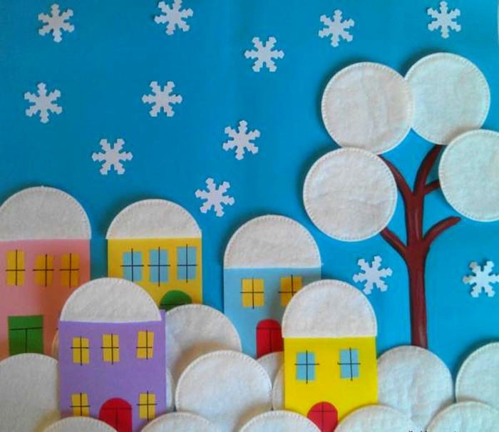 Ватные диски идеально имитируют снежинки и хорошо прилипают к клею ПВА