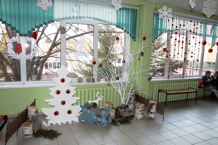 Инсталляции изготавливаются из различных материалов. Например, это может быть сцена из новогоднего приключения