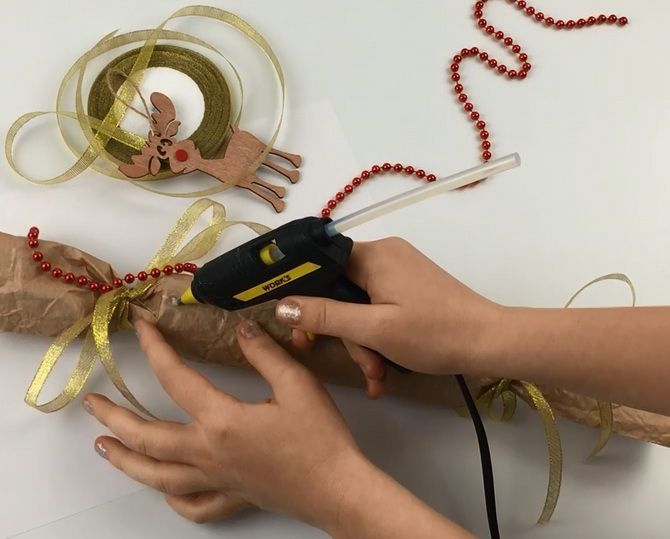 упаковка рождественского подарка