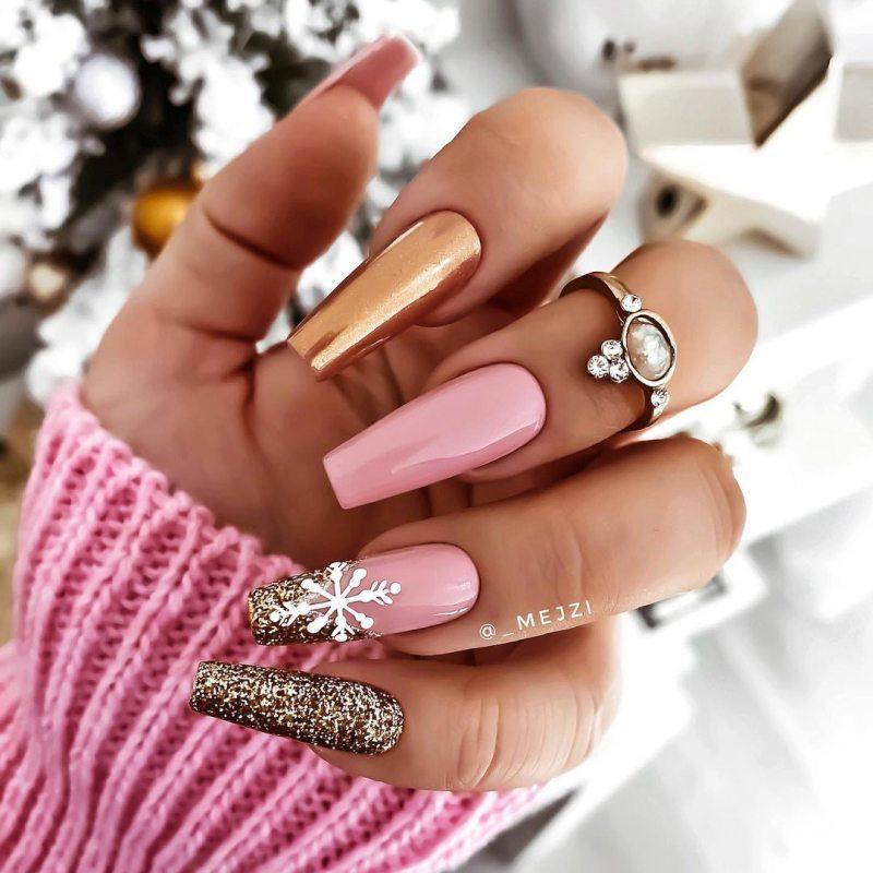 Идей маникюра на Новый год 2023 на короткие, длинные ногти