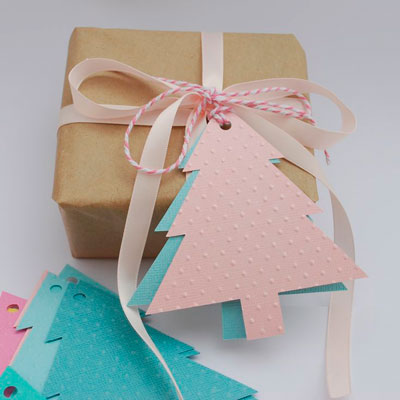 Как красиво завернуть подарки к новогоднему посланию на елку