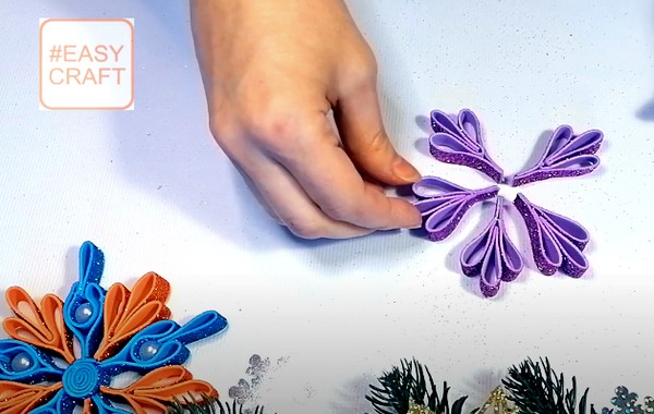 Снежинки из фоамирана (глиттерного) своими руками — объемные, маленькие (тонкие), двойные: пошаговые мастер-классы