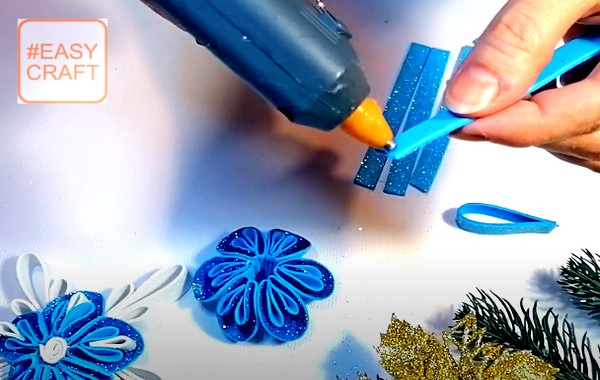 Снежинки из фоамирана (глиттерного) своими руками — объемные, маленькие (тонкие), двойные: пошаговые мастер-классы