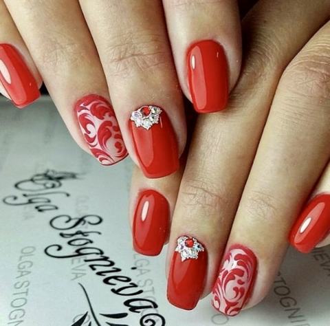Красный маникюр 2022-2023 — модные тенденции и новинки дизайна