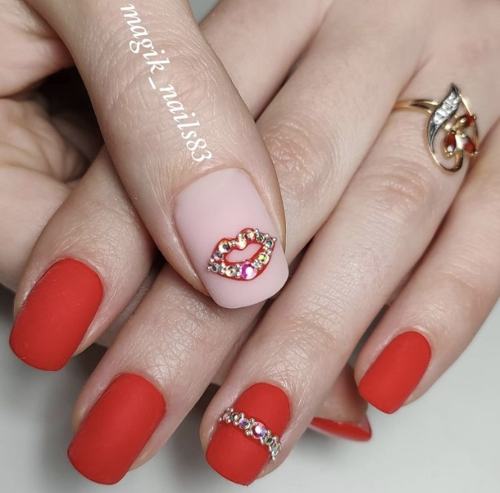 Красный маникюр 2022-2023 — модные тенденции и новинки дизайна