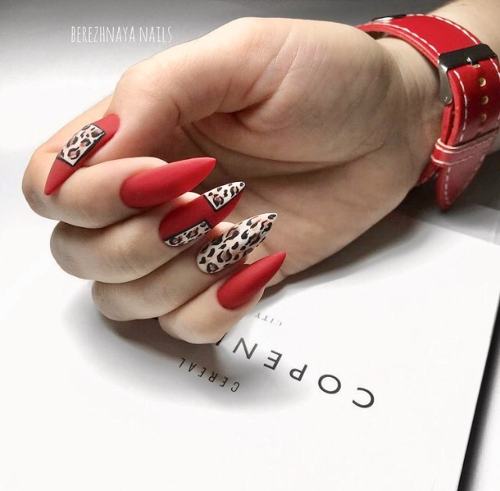 Красный маникюр 2022-2023 — модные тенденции и новинки дизайна