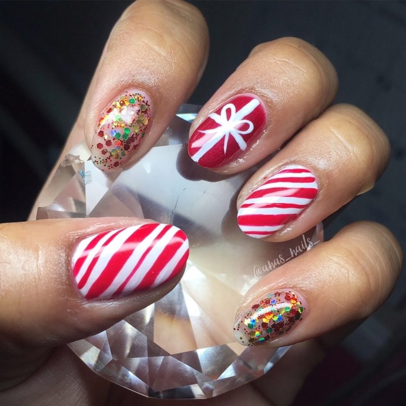 Новогодний маникюр на короткие ногти 2023 (50 фото) - модные и красивые идеи