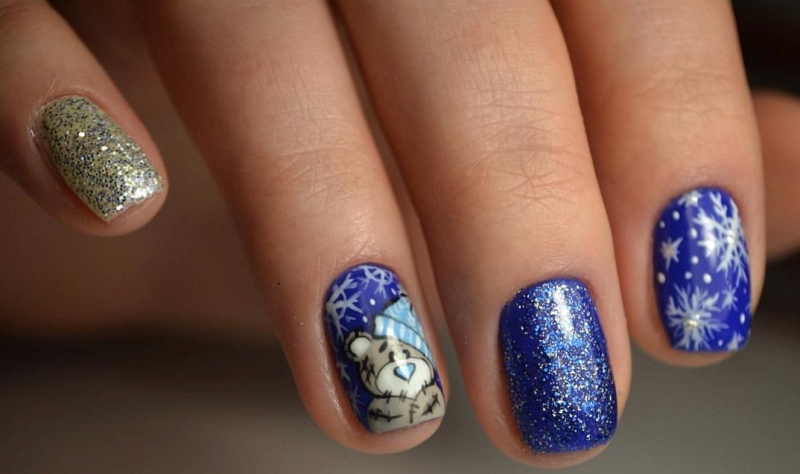 Новогодний маникюр на короткие ногти 2023 (50 фото) - модные и красивые идеи