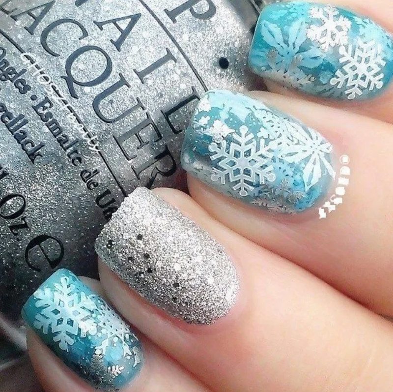 Новогодний маникюр на короткие ногти 2023 (50 фото) - модные и красивые идеи