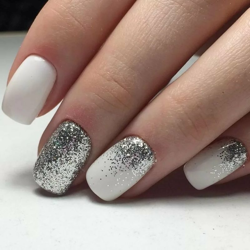 Новогодний маникюр на короткие ногти 2023 (50 фото) - модные и красивые идеи