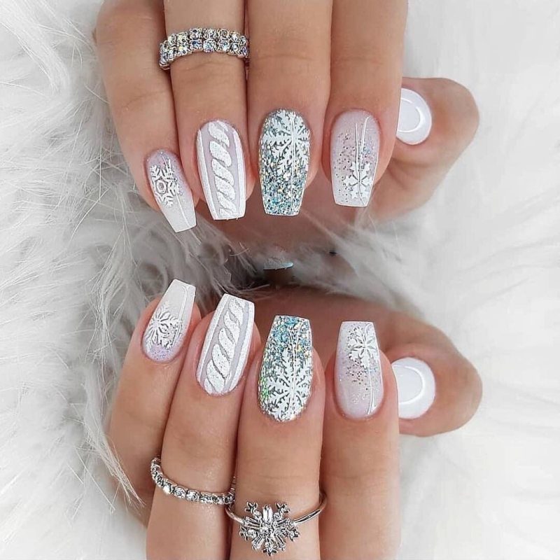 Идей маникюра на Новый год 2023 на короткие, длинные ногти