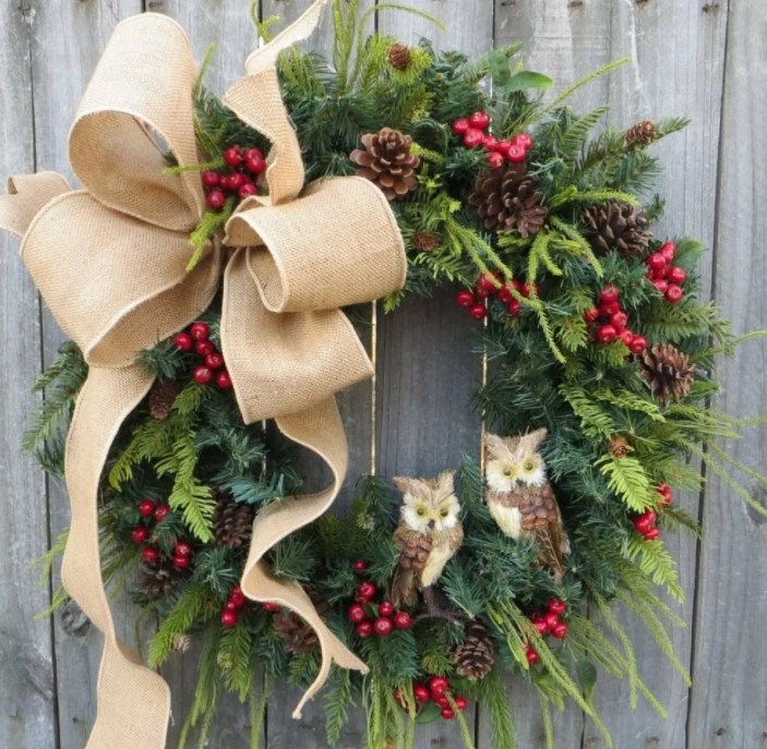 Как украсить двор к Новому 2023 году своими руками: 200 фото и варианты красивого оформления частного дома снаружи