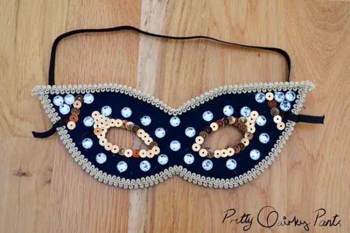 Карнавальная маска из фетра