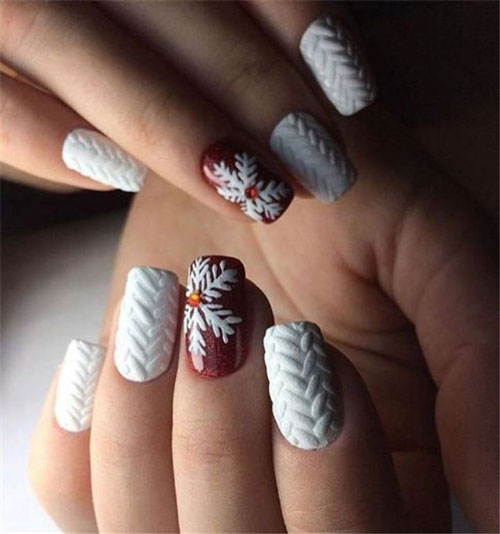 новогодний маникюр на короткие ногти с лаком 3