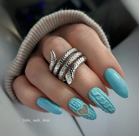 Новогодний маникюр на короткие ногти 2022 (50 фото) - модные и красивые идеи