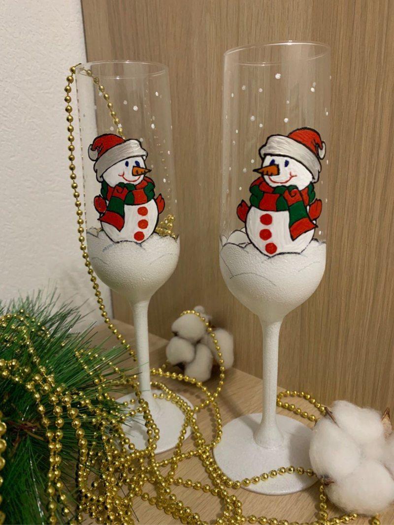 Как украсить бокалы на Новый год своими руками?