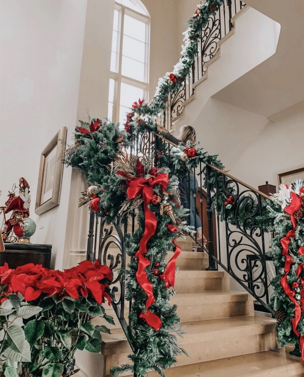 Красные ленты для украшения лестницы