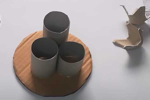 Как сделать новогоднюю композицию своими руками?