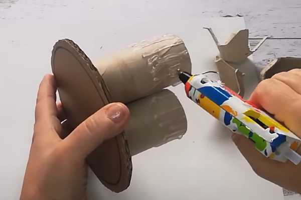 Как сделать новогоднюю композицию своими руками?