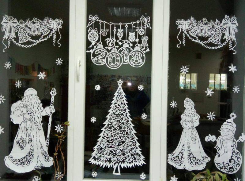Вытынанки на окна к Новому году 2023 (80 фото) - трафареты и шаблоны, украшение новогоднего окна своими руками