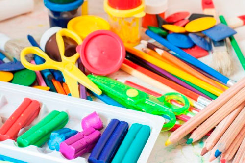 novogodnie-podelki-iz-plastilina