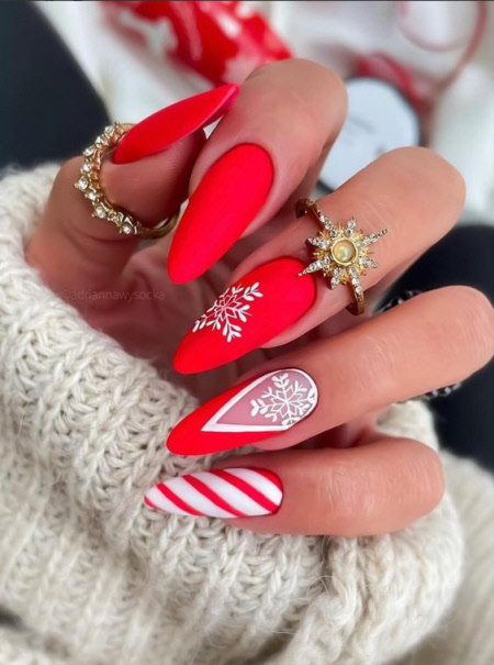 Фото новогоднего маникюра 2023 на короткие и длинные ногти