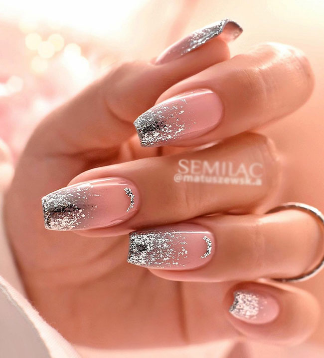 Идей маникюра на Новый год 2023 на короткие, длинные ногти